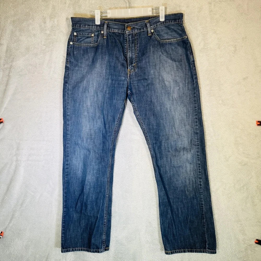 Levis 514 Jeans Mens 38x31 (38x32) Blue Medium Wash Straight Denim Zip Fly